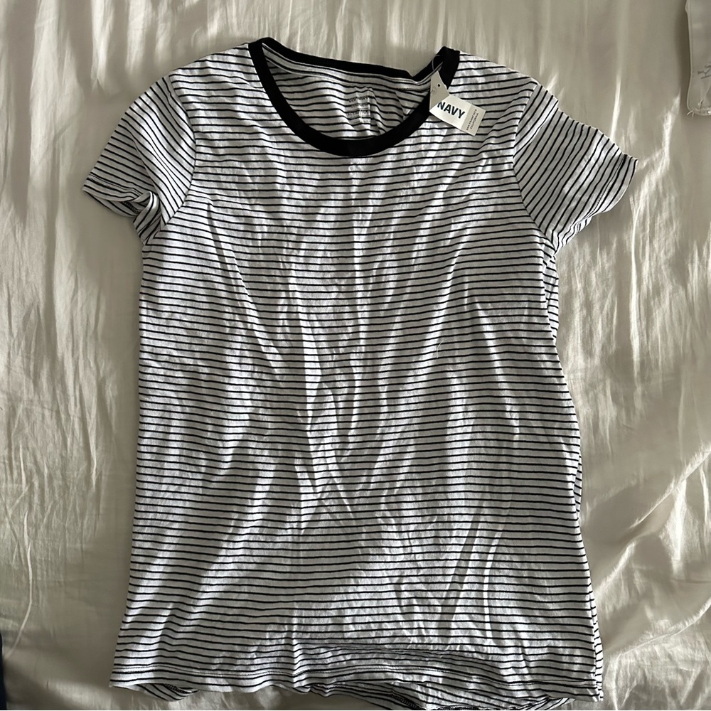 Old navy striped black and white t shirt